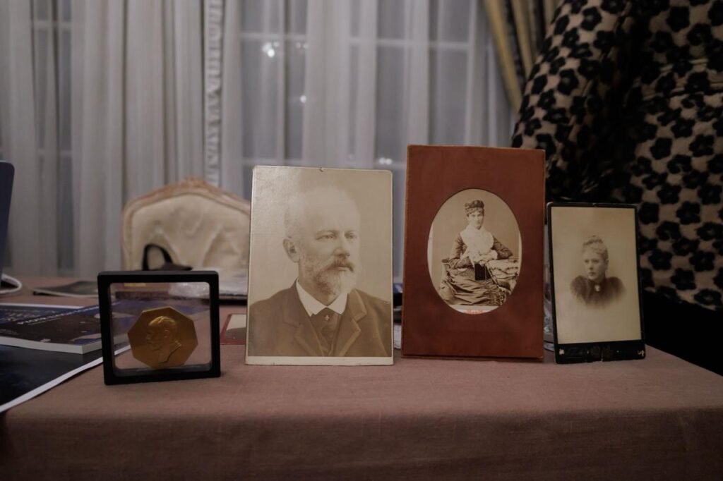 Denis von Meck is a unique figure, serving as a living bridge between several eminent Russian families.