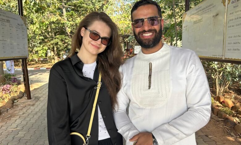 Renowned entrepreneur, associate member of the "Forbes Property India" team, teacher and mentor of the "Art of Living" spiritual practices, social activist Dr. Divam Kapoor gave an exclusive interview to "The Times of Russia" and invited special correspondent Sofia Zolotova to Bangalore, to the ashram, which was founded by the world-famous Guru, legendary spiritual educator Sri Sri Ravi Shankar.