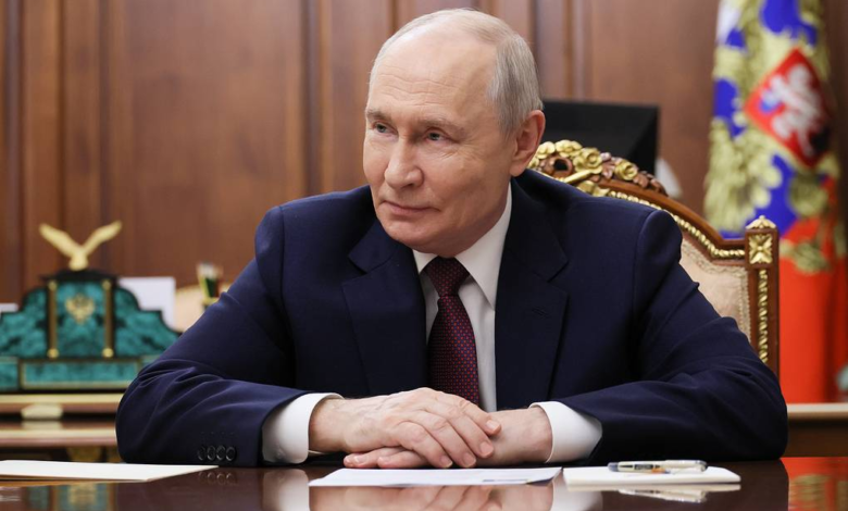 Putin Maintains Permanent Contact with New Russian Cabinet Members